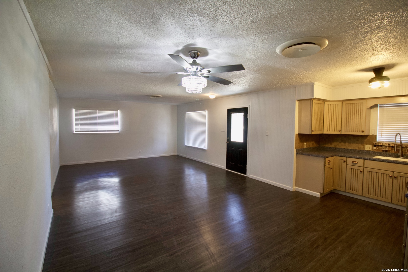 1203 Yosemite Beeville TX 78102