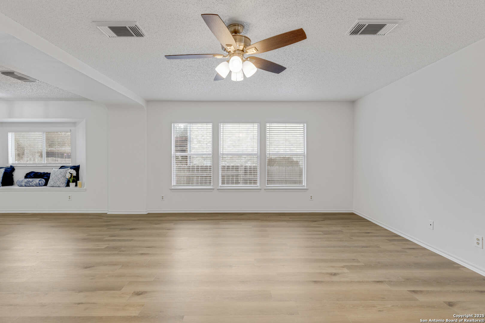 7906 Swindow Circle Converse TX 78109