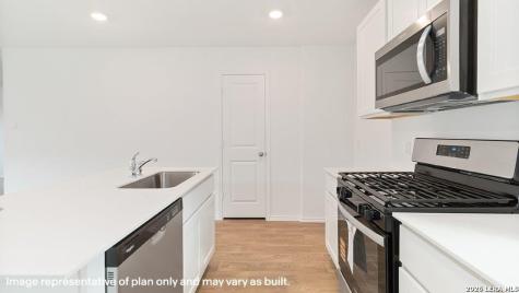 16051 Mahogany Way Elmendorf TX 78112