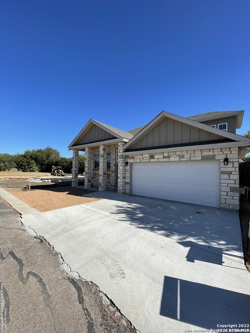 107 Sutton Place Uvalde TX 78801