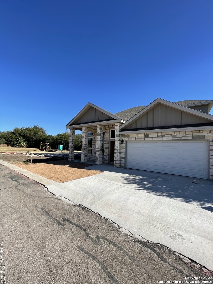 107 Sutton Place Uvalde TX 78801