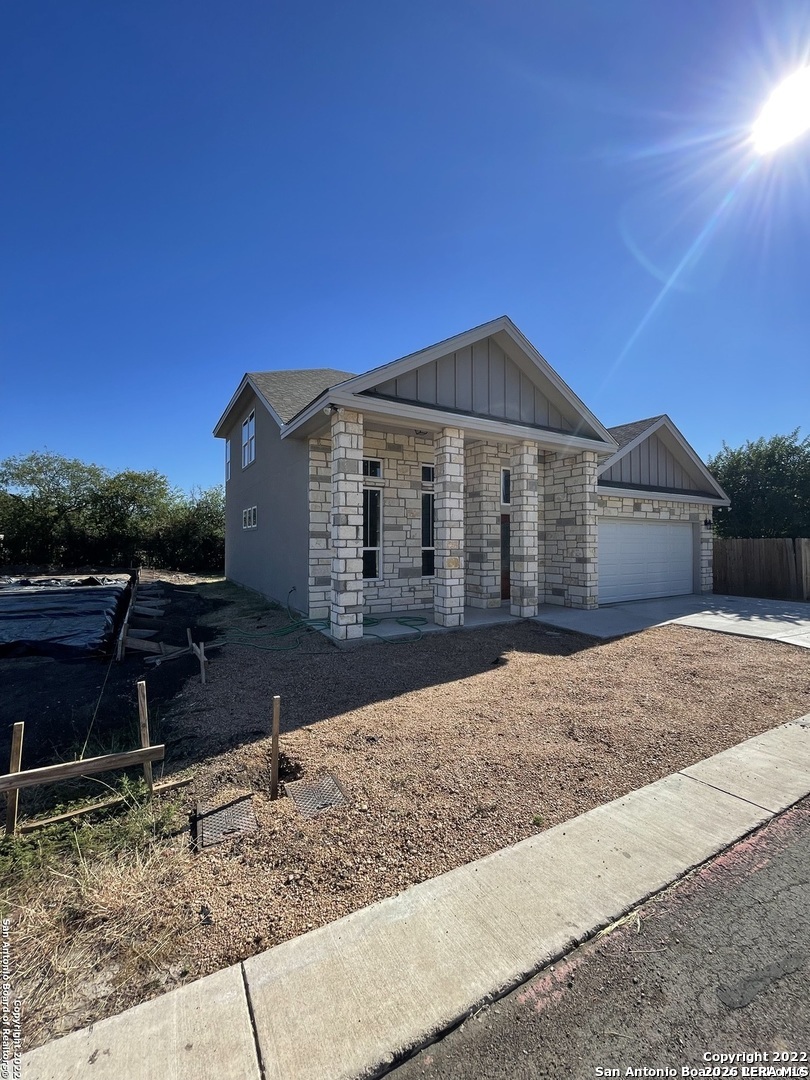 107 Sutton Place Uvalde TX 78801