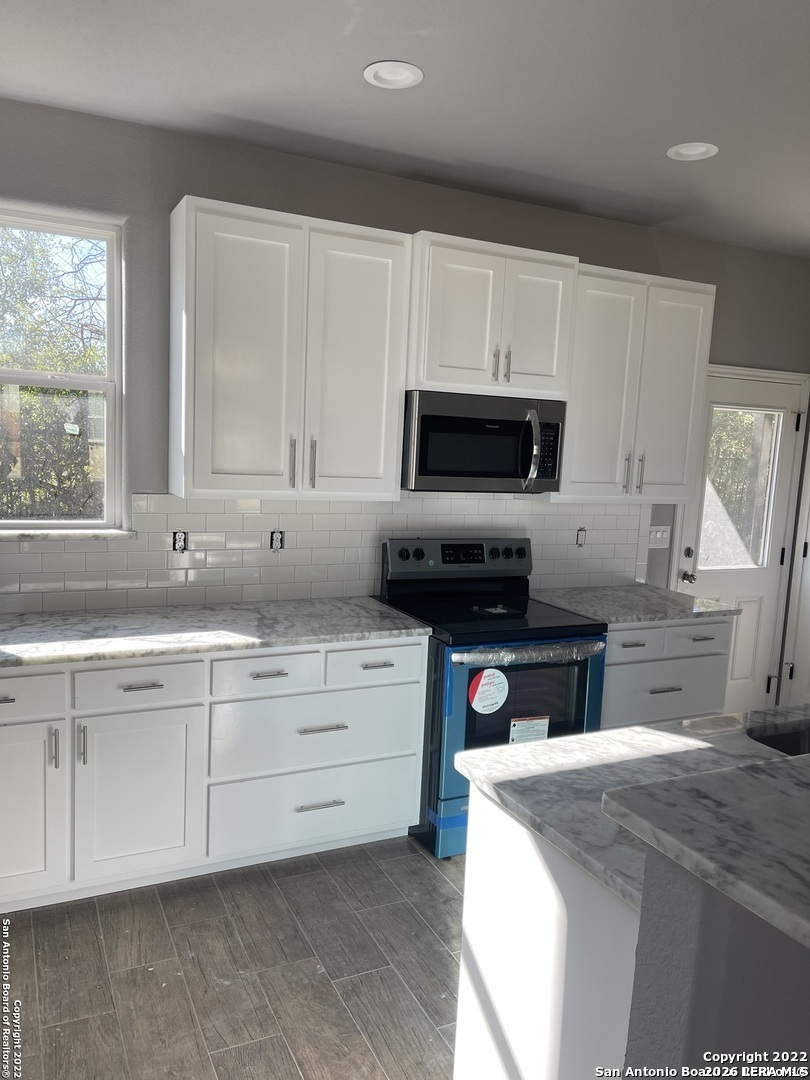 107 Sutton Place Uvalde TX 78801