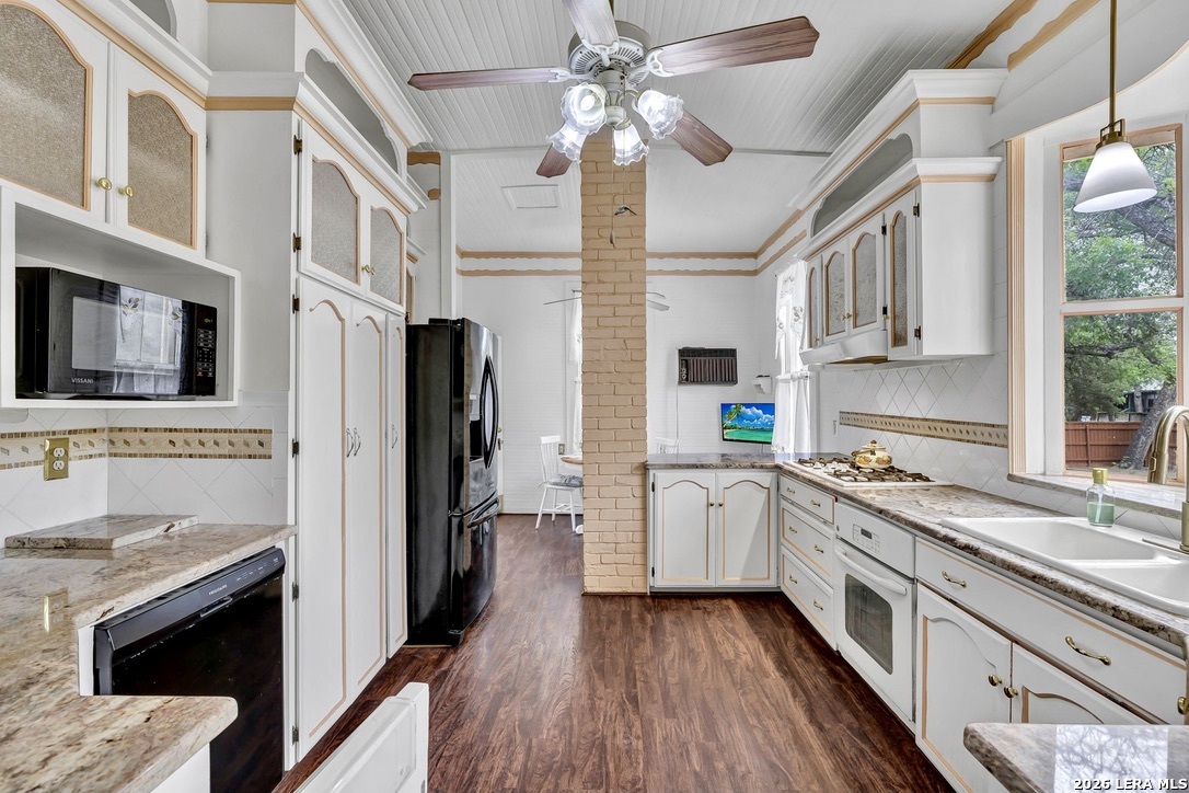 705 E Guenther San Antonio TX 78210