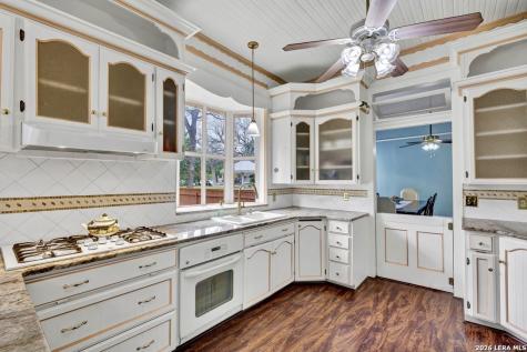 705 E Guenther San Antonio TX 78210