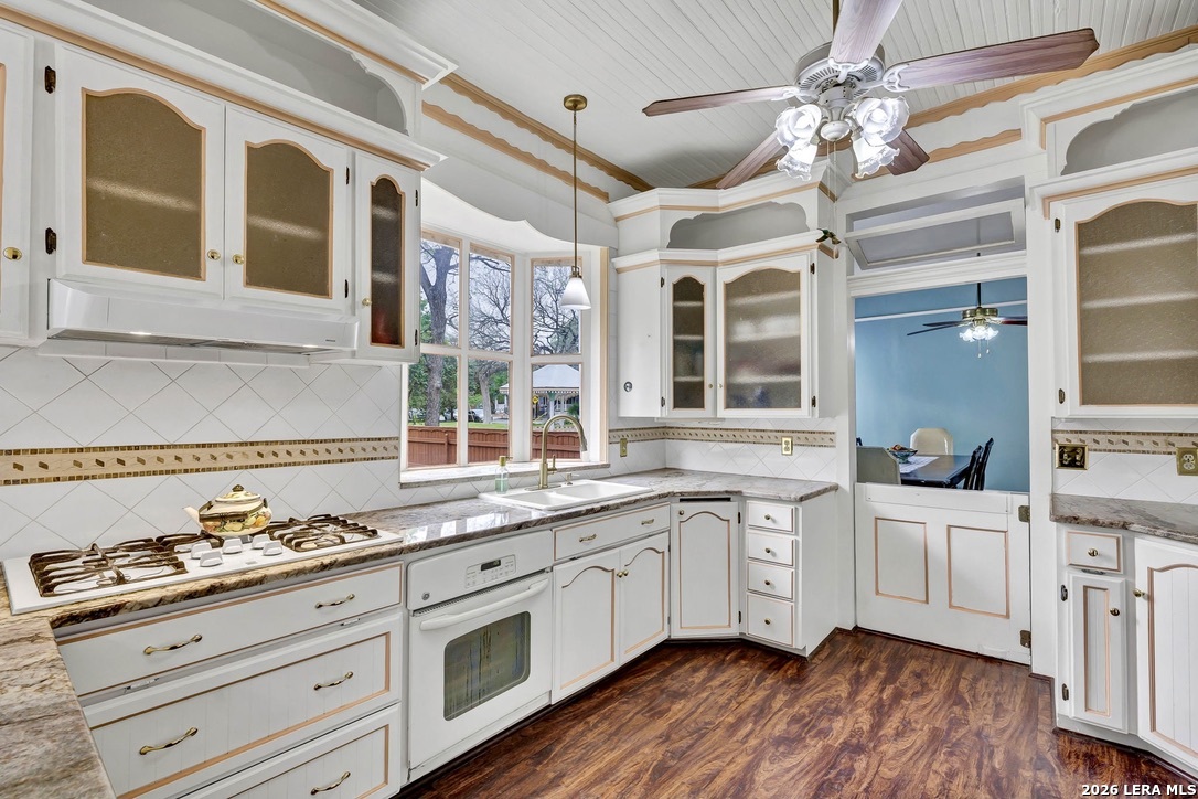 705 E Guenther San Antonio TX 78210