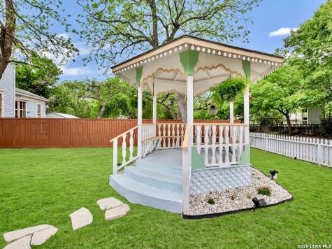 705 E Guenther San Antonio TX 78210