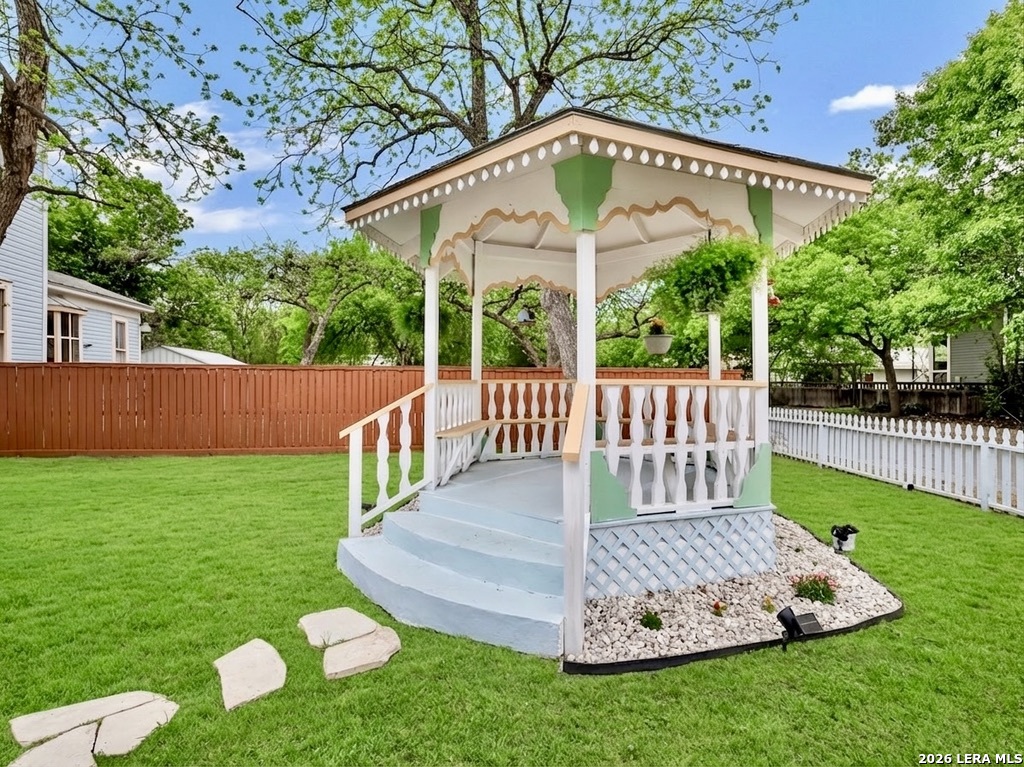 705 E Guenther San Antonio TX 78210