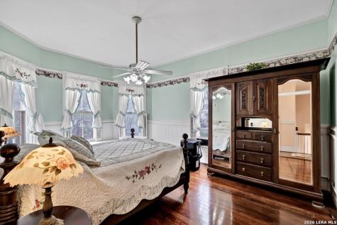 705 E Guenther San Antonio TX 78210