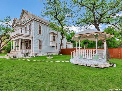 705 E Guenther San Antonio TX 78210