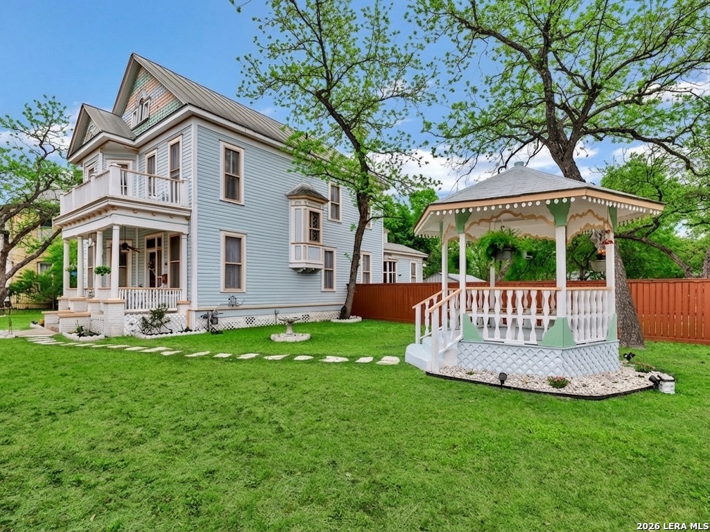 705 E Guenther San Antonio TX 78210