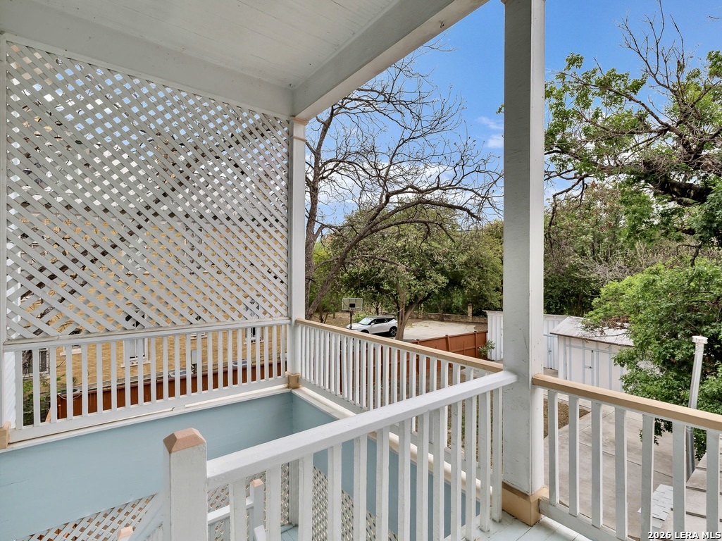 705 E Guenther San Antonio TX 78210