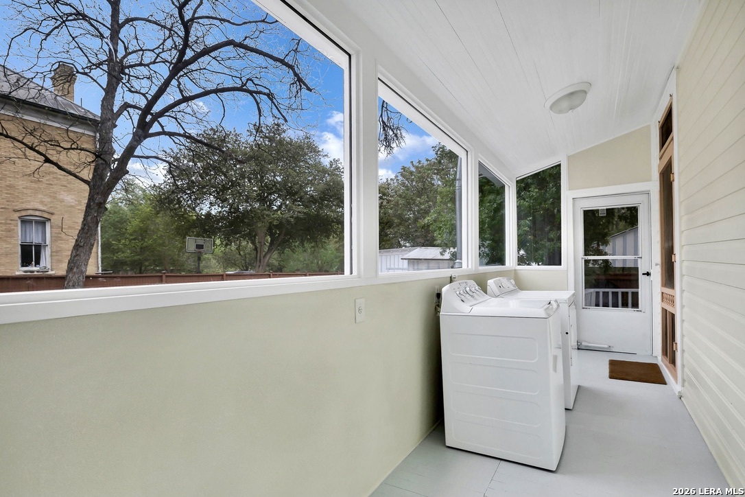 705 E Guenther San Antonio TX 78210