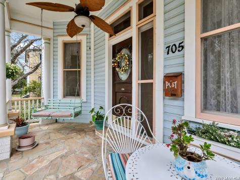705 E Guenther San Antonio TX 78210