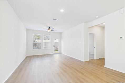 1018 West 1604 North San Antonio TX 78251