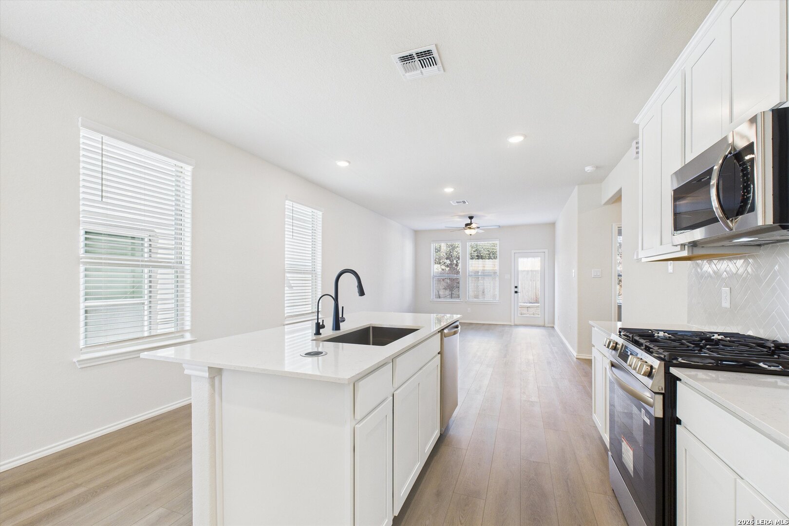 1018 West 1604 North San Antonio TX 78251