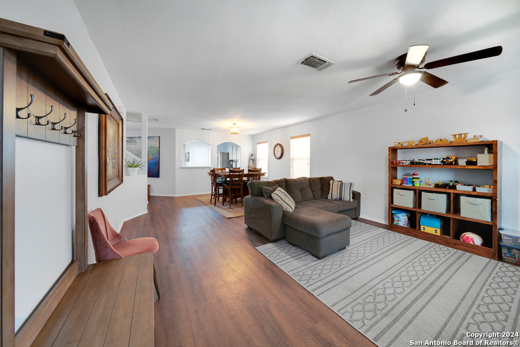 10315 Red Iron Creek Converse TX 78109