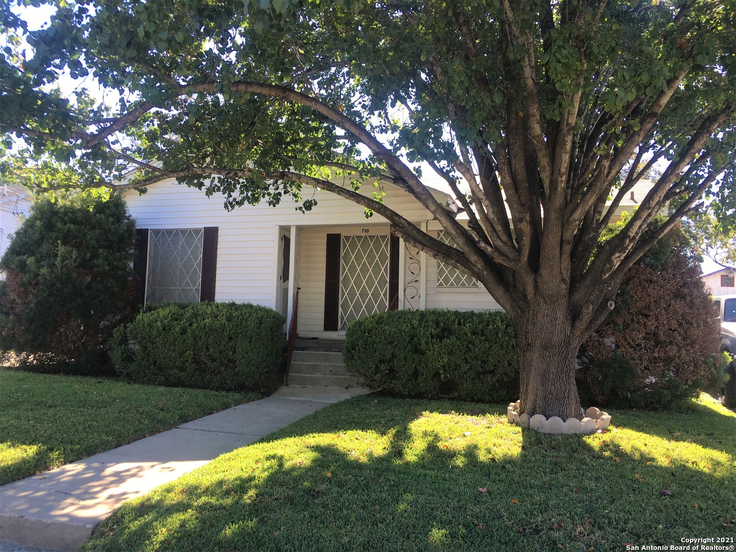 710 W Norwood Court San Antonio TX 78212