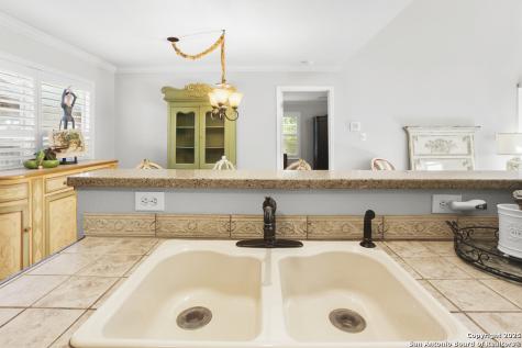 16 Pembroke Lane San Antonio TX 78240
