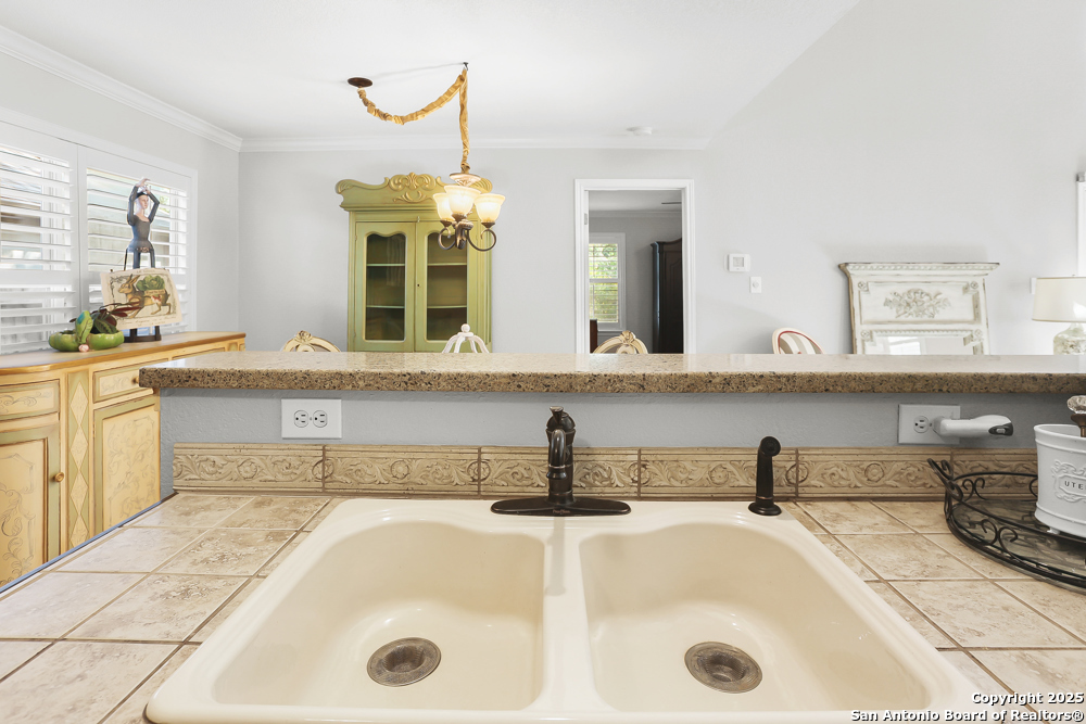 16 Pembroke Lane San Antonio TX 78240