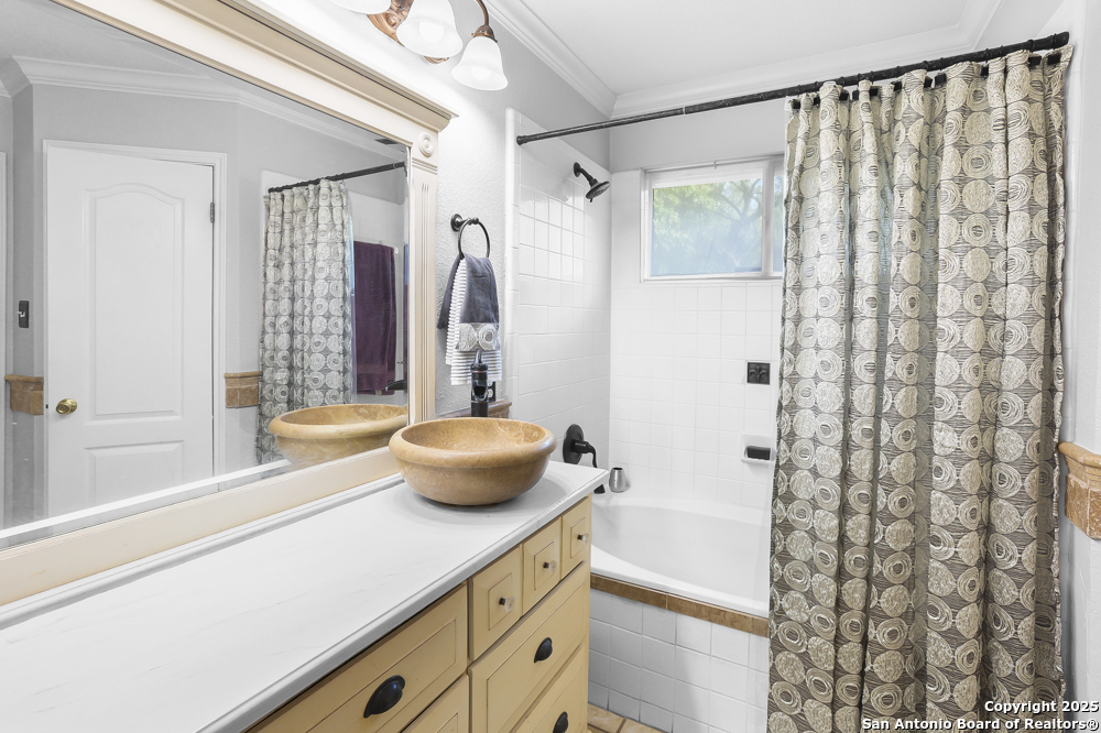 16 Pembroke Lane San Antonio TX 78240