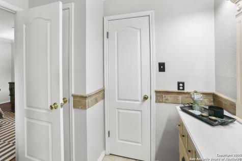 16 Pembroke Lane San Antonio TX 78240