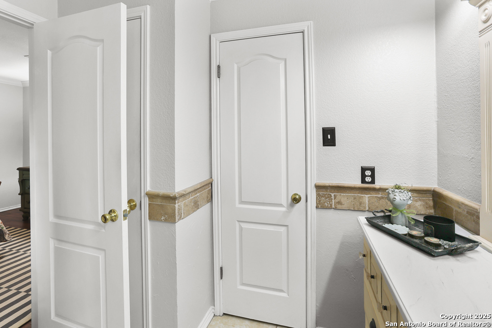16 Pembroke Lane San Antonio TX 78240
