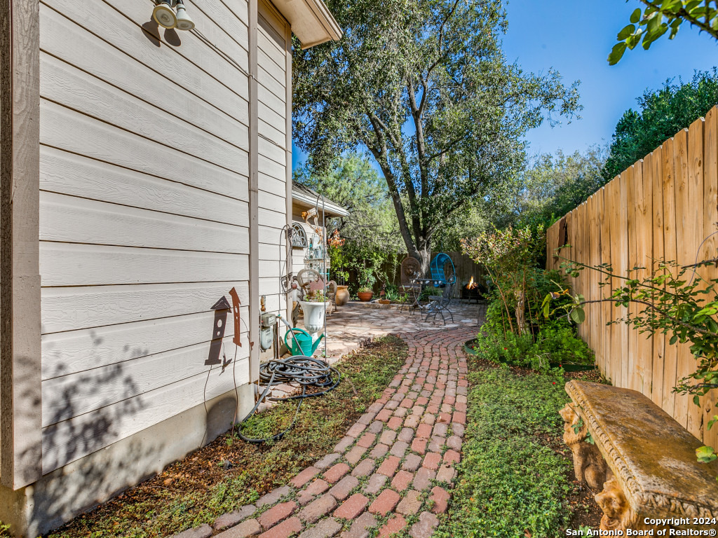16 Pembroke Lane San Antonio TX 78240