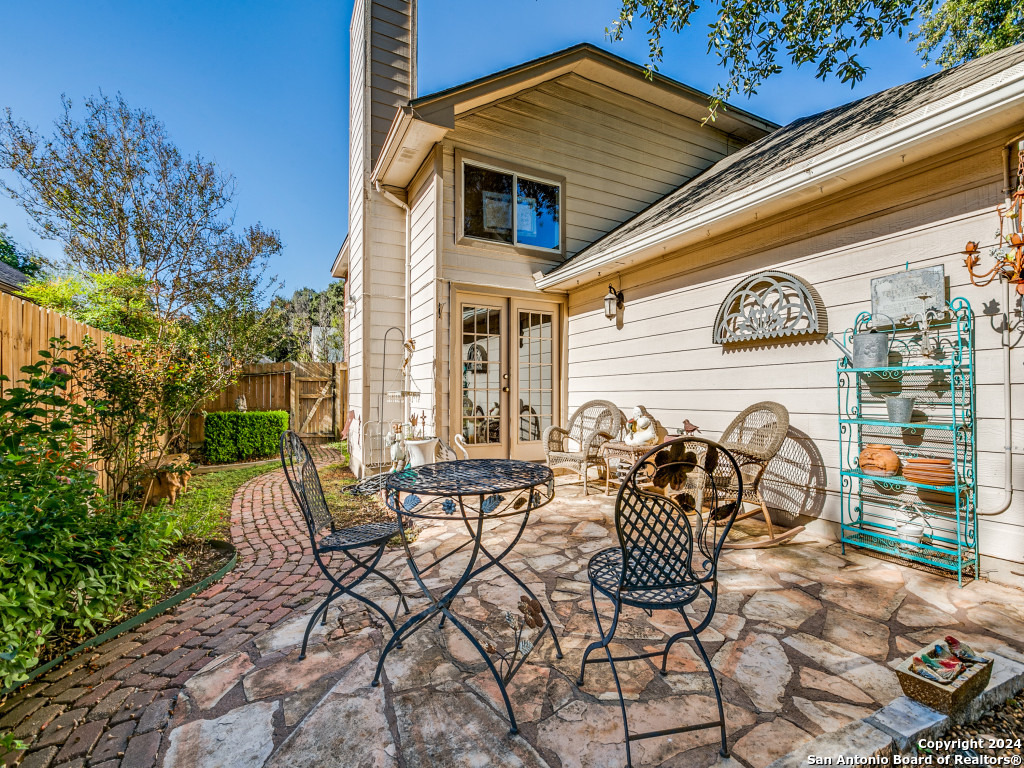 16 Pembroke Lane San Antonio TX 78240