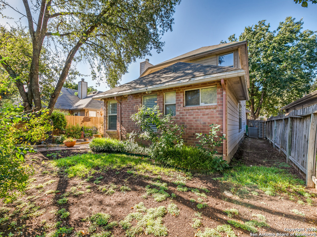 16 Pembroke Lane San Antonio TX 78240