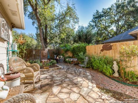 16 Pembroke Lane San Antonio TX 78240