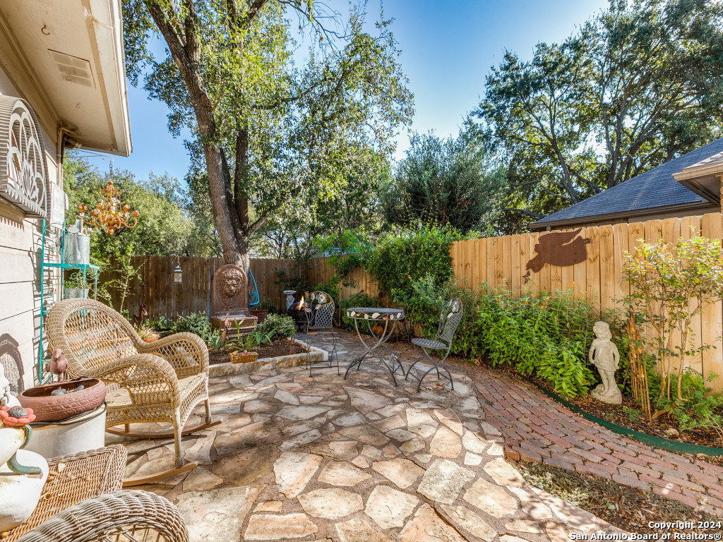 16 Pembroke Lane San Antonio TX 78240