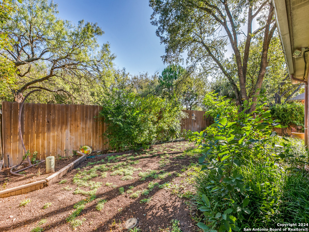 16 Pembroke Lane San Antonio TX 78240