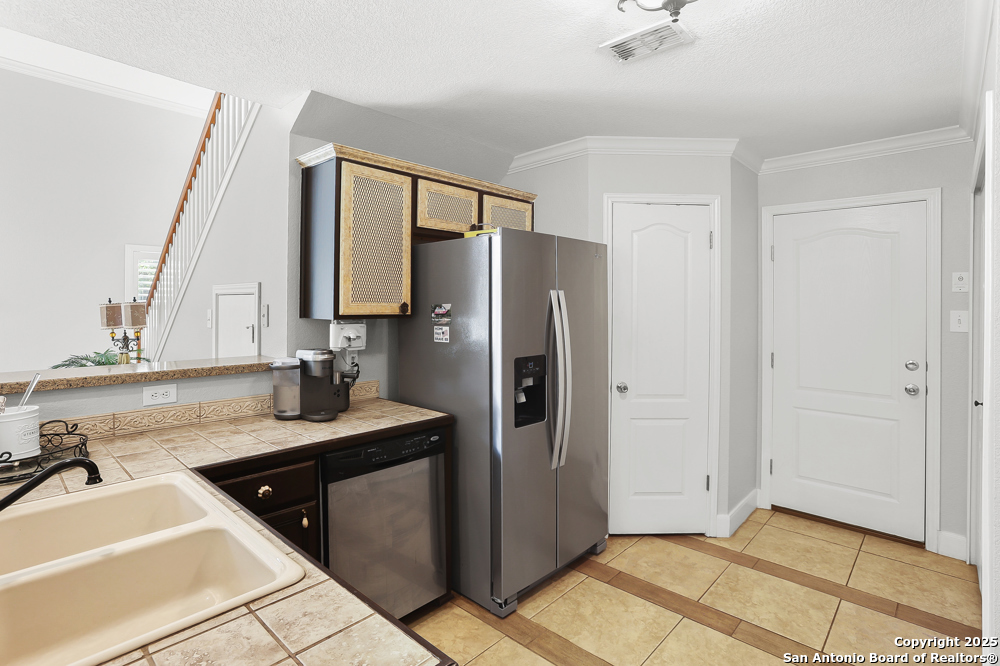 16 Pembroke Lane San Antonio TX 78240