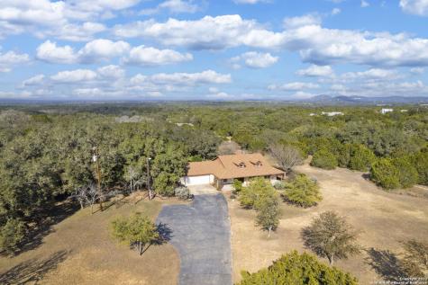 686 Lakepark Drive Lakehills TX 78063