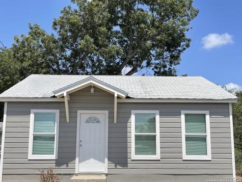 120 E Oak Street Uvalde TX 78801