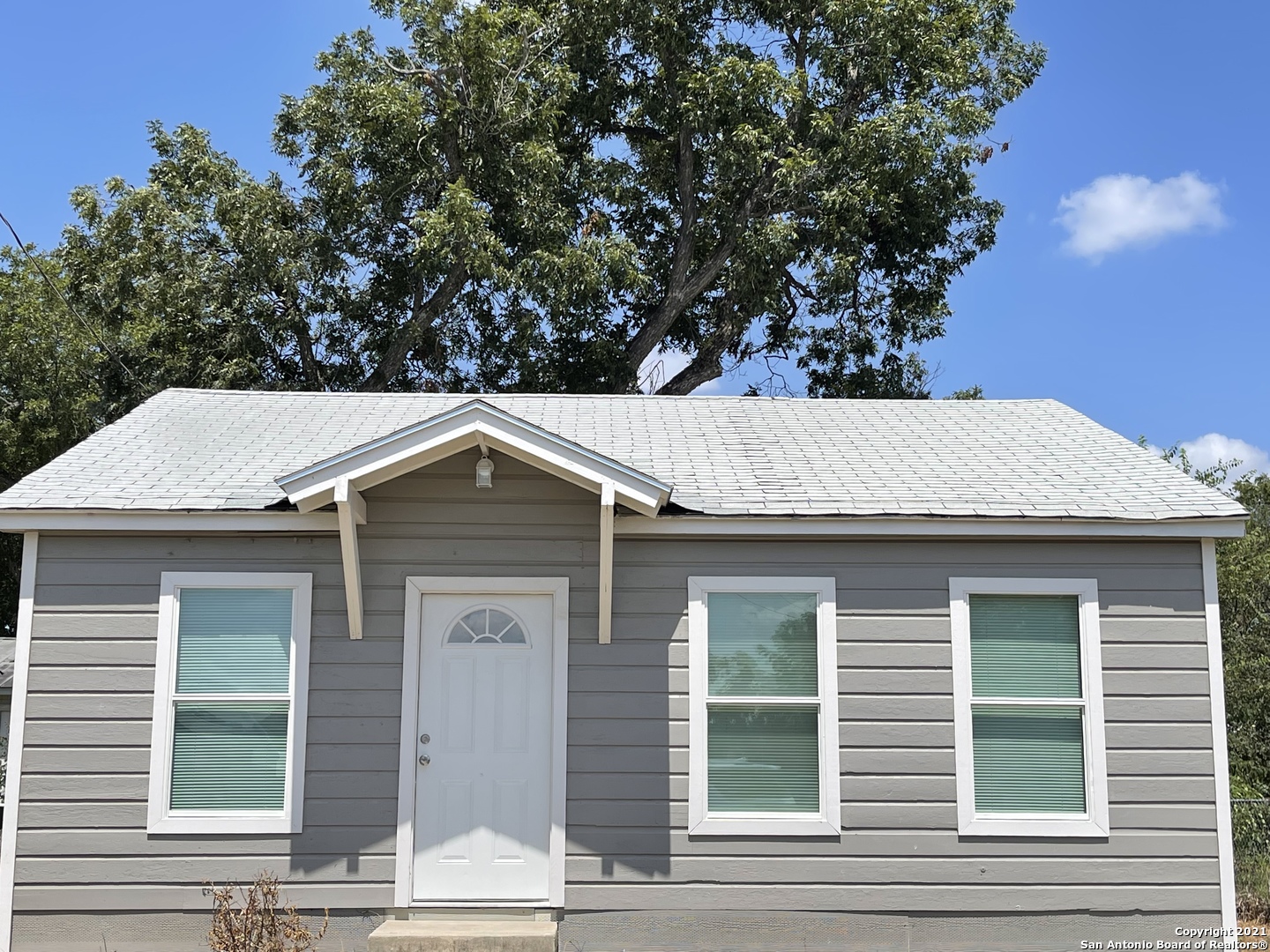 120 E Oak Street Uvalde TX 78801