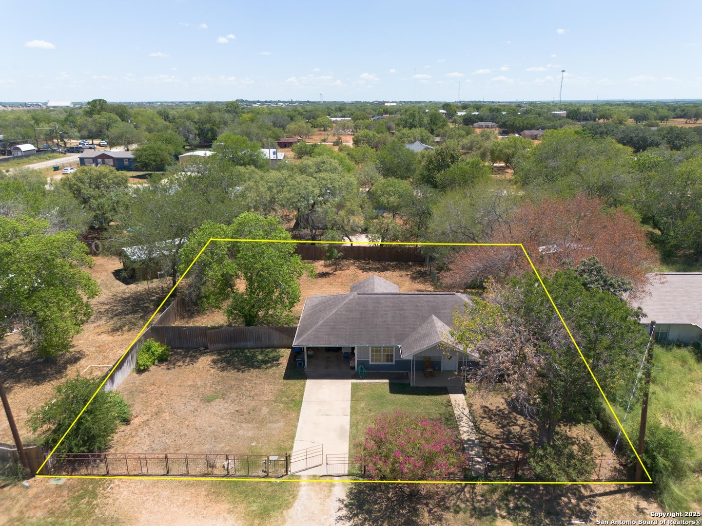 804 County Line Road Jourdanton TX 78026