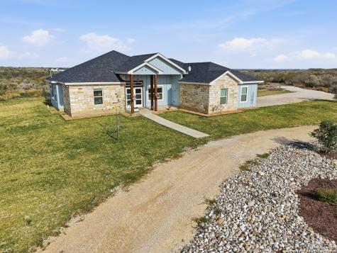 59 Greystone Hills Uvalde TX 78801