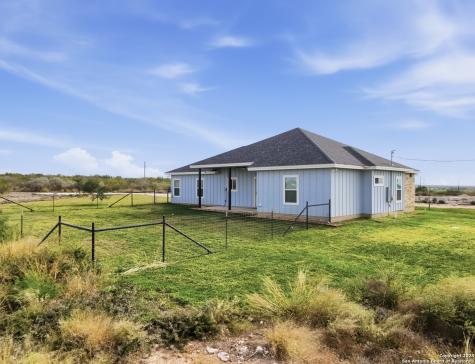 59 Greystone Hills Uvalde TX 78801