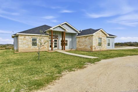 59 Greystone Hills Uvalde TX 78801