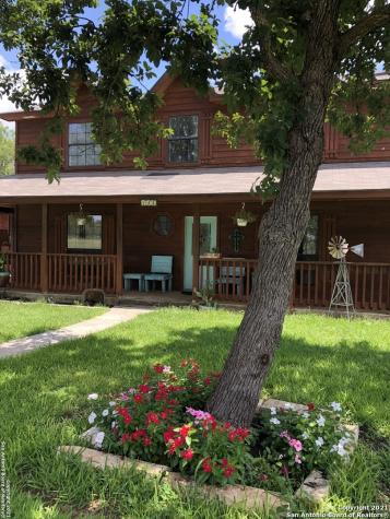 1506 D Street Floresville TX 78114