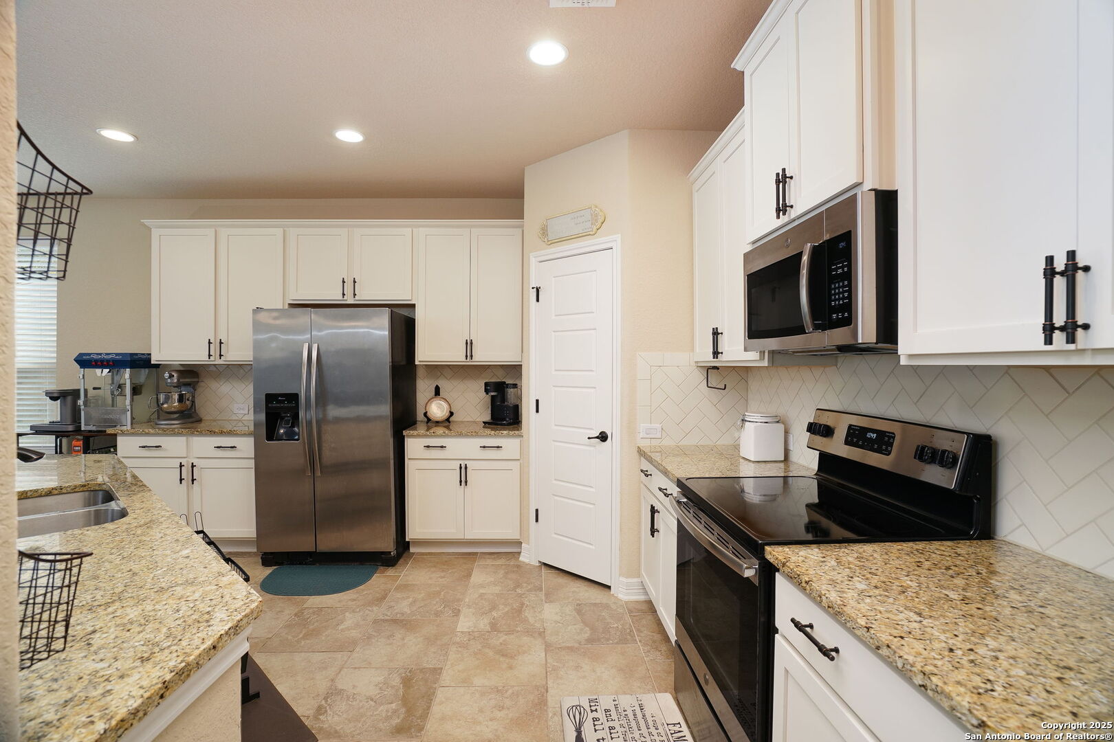 228 Comanche Trail Cibolo TX 78108