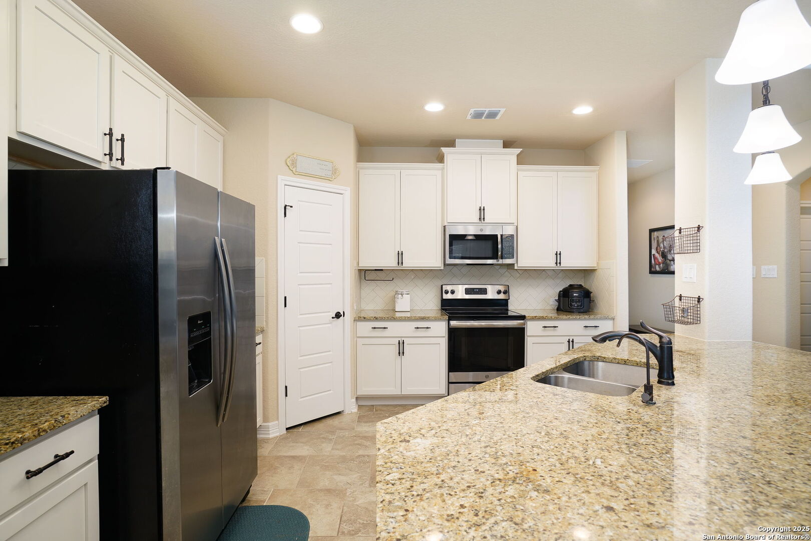 228 Comanche Trail Cibolo TX 78108