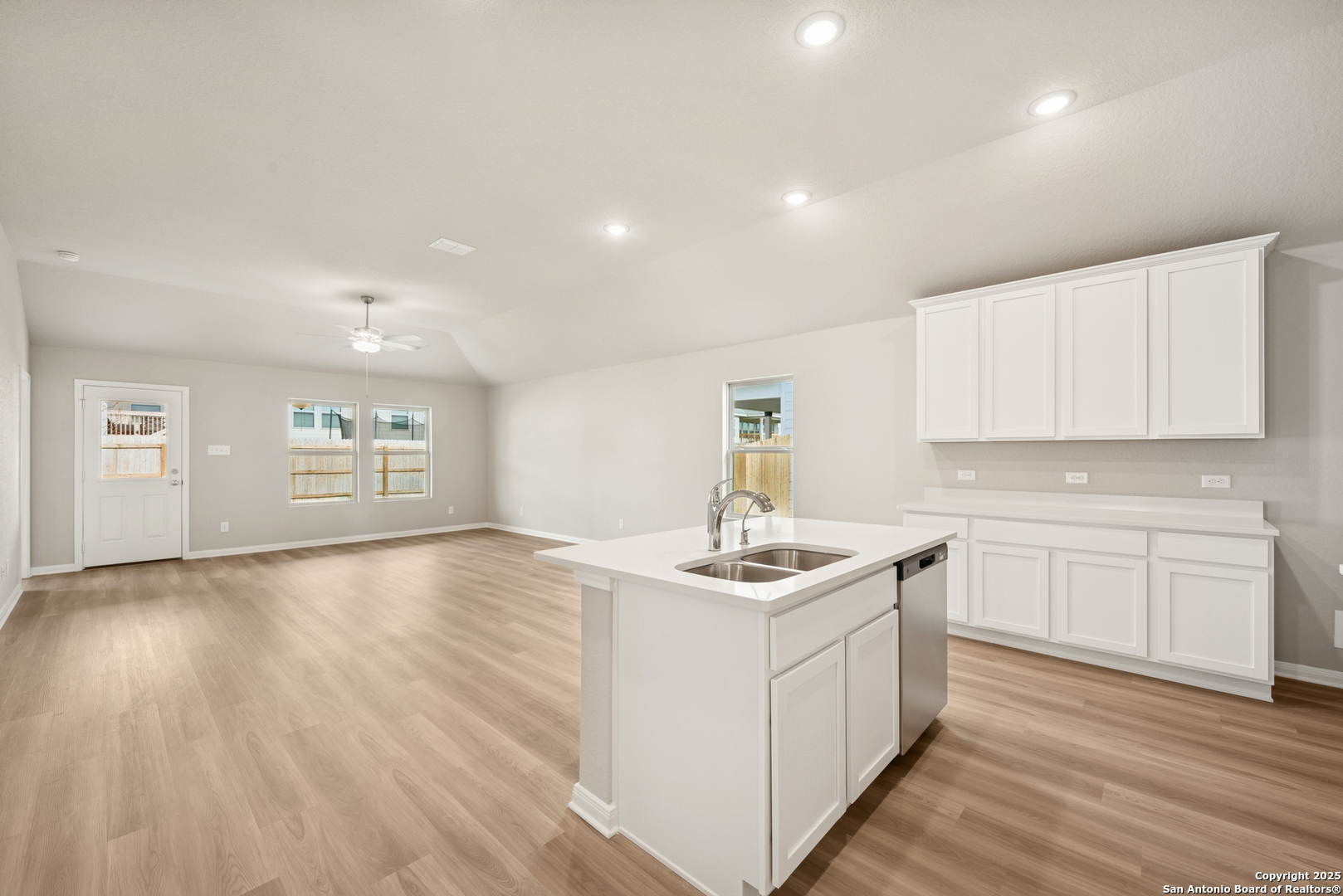 1148 Limestone Ridge Seguin TX 78155