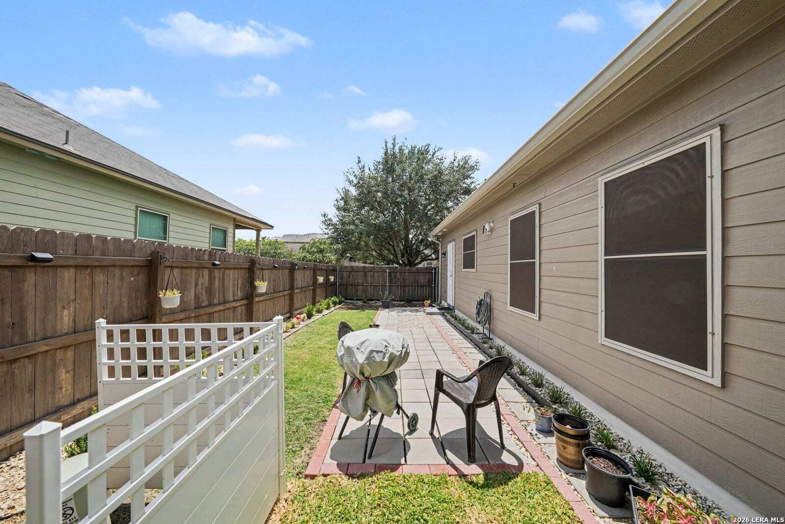 5302 Alonzo Field Converse TX 78109