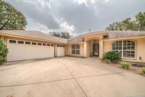 510 Jack Nickolaus Drive Devine TX 78016