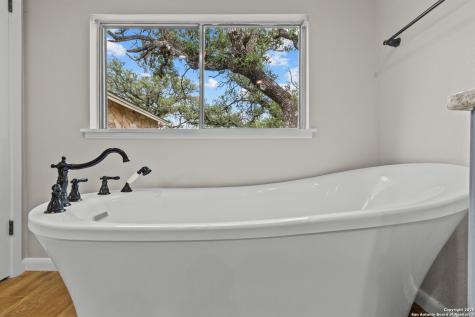 224 W Lower Crabapple Fredericksburg TX 78624