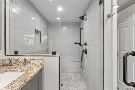 224 W Lower Crabapple Fredericksburg TX 78624