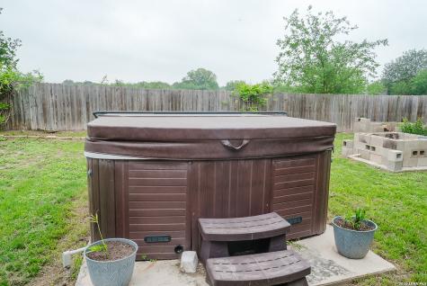 523 Woodlake Drive Mcqueeney TX 78123